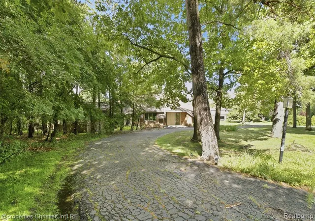 Homes for sale in Franklin, MI | 25310 Canterbury Rd, Franklin, MI 48025 | MLS# 61007099