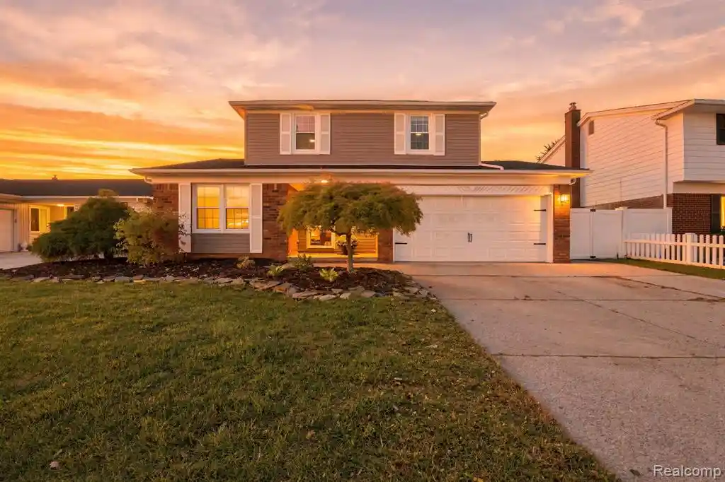 Photo 1 of Single family home for sale at 4945 Hillcrest Rd, Trenton, MI 48183 | MLS# 61039898 | Listing updated on 2026-10-18