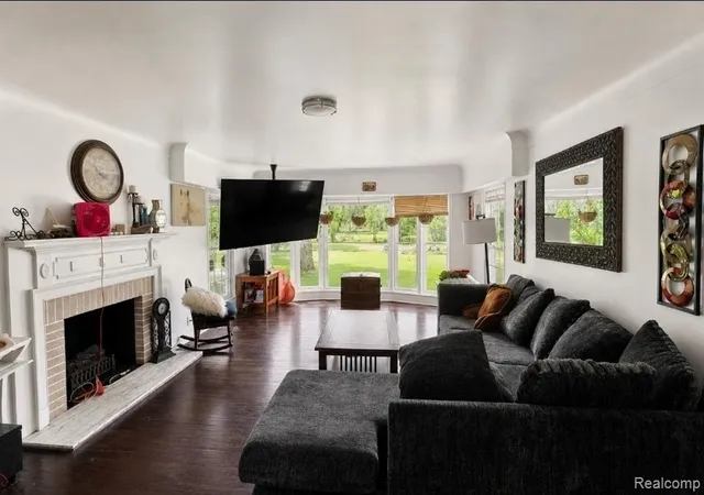 4th image of 3224 Circle Dr, Flint, MI 48507 1881 | MLS# 60995794