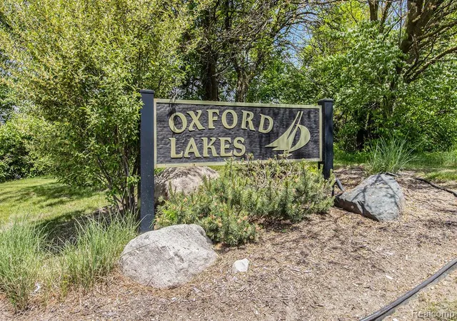 Homes for sale in Oxford, MI | 611 Thornehill Trl, Oxford, MI 48371 | MLS# 60999523