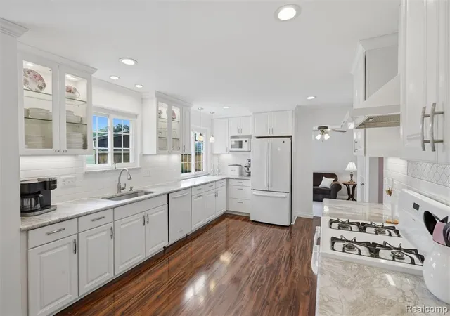 Photo 5 of Sale Pending at 3585 Loon Lake Rd, Wixom, MI 48393 | MLS# 61018321 | Listing updated on 2026-08-22
