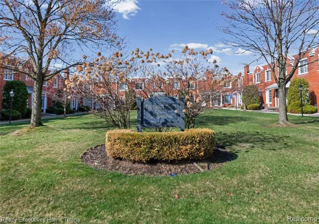 Homes for sale in Grosse Pointe, MI | 703 1/2 Saint Clair St, Grosse Pointe, MI 48230 | MLS# 60981250