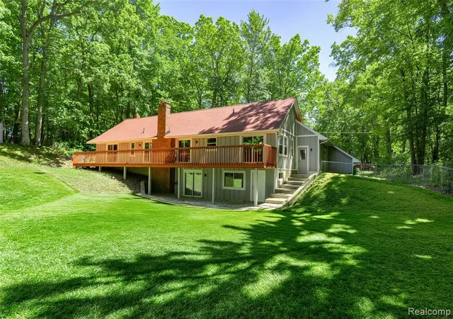 3rd image of 2915 Dunsary Ln, Brighton, MI 48114 | MLS# 61001758