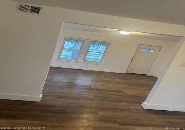 Photo 2 of Single family home for sale at 23060 Columbus Ave, Warren, MI 48089 2204 | MLS# 61025160 | Listing updated on 2026-08-28