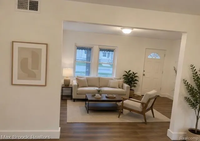 Photo 3 of Single family home for sale at 23060 Columbus Ave, Warren, MI 48089 2204 | MLS# 61025160 | Listing updated on 2026-08-28