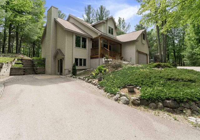 Homes for sale in Williamsburg, MI | 4340 Hampshire Dr, Williamsburg, MI 49690 | MLS# 80069148