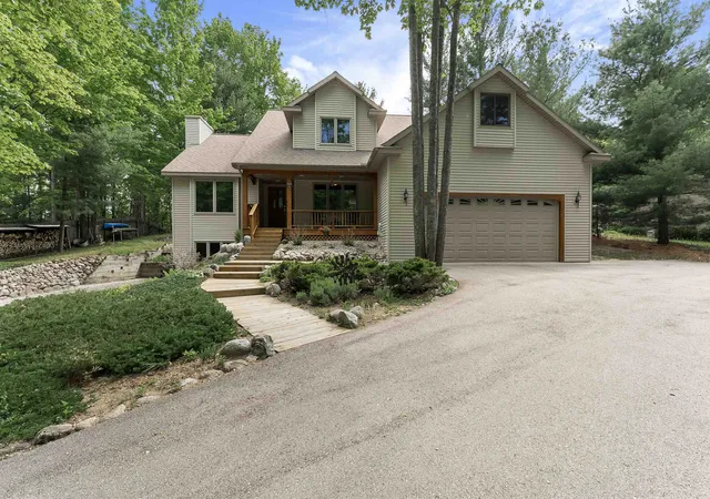 Homes for sale in Williamsburg, MI | 4340 Hampshire Dr, Williamsburg, MI 49690 | MLS# 80069148