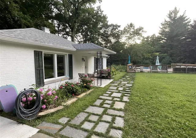Photo 4 of Sale Pending at 2982 W Bundy Rd, Coloma, MI 49038 | MLS# 70553808 | Listing updated on 2026-09-16