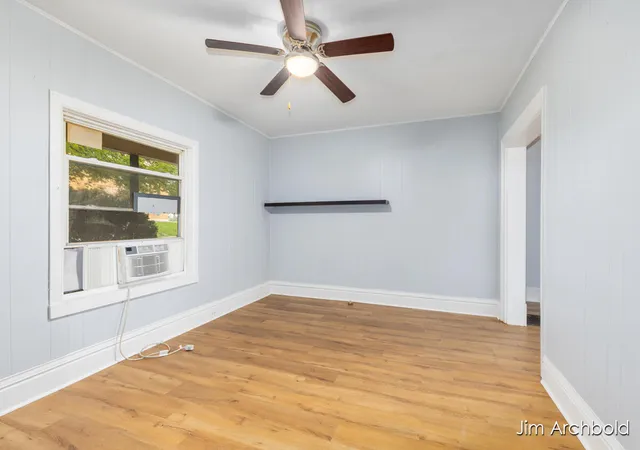 Photo 3 of Single family home for sale at 816 Jennette Ave, Grand Rapids, MI 49504 | MLS# 70553537 | Listing updated on 2026-10-07