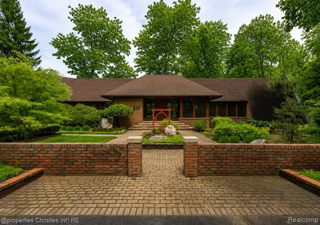 Homes for sale in Bloomfield Hills, MI | 291 Barden Rd, Bloomfield Hills, MI 48304 | MLS# 60994730