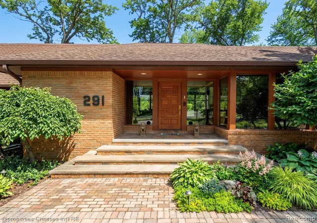 Homes for sale in Bloomfield Hills, MI | 291 Barden Rd, Bloomfield Hills, MI 48304 | MLS# 60994730