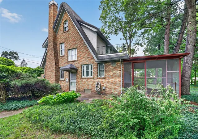 Photo 3 of Sale Pending at 1124 Ashley Dr, Kalamazoo, MI 49048 | MLS# 70544351 | Listing updated on 2026-08-31