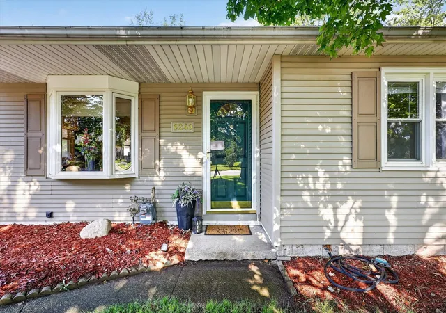 Photo 4 of Single family home for sale at 5249 Madison Ave, Grand Rapids, MI 49548 | MLS# 70541137 | Listing updated on 2026-06-25