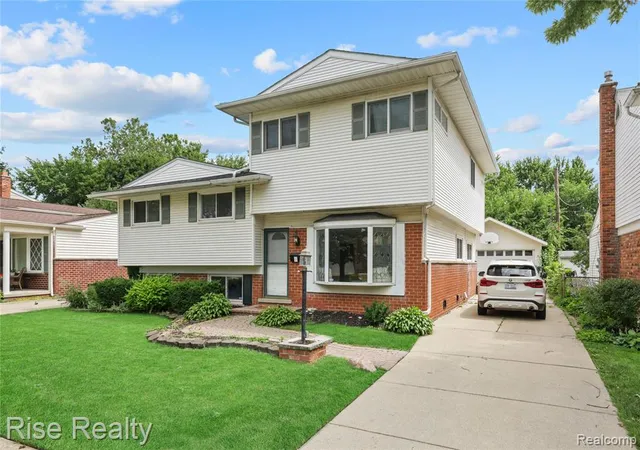 Homes for sale in Clawson, MI | 1329 W Elmwood Ave, Clawson, MI 48017 | MLS# 61009347