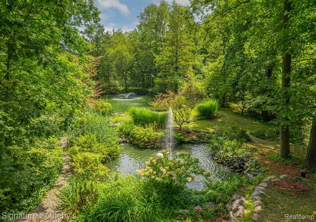 2nd image of 28575 Danvers Ct, Farmington Hills, MI 48334 4243 | MLS# 61024439