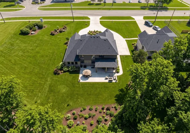 3rd image of 1055 Avon Rd, Rochester Hills, MI 48307 | MLS# 50206960