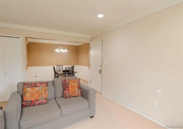 4th image of 12025 Ina Dr #98, Sterling Heights, MI 48312 5055 | MLS# 60983090
