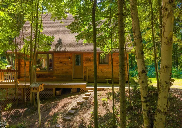 3rd image of 6684 Autrain Forest Lake Rd, Au Train, MI 49806 | MLS# 50218351