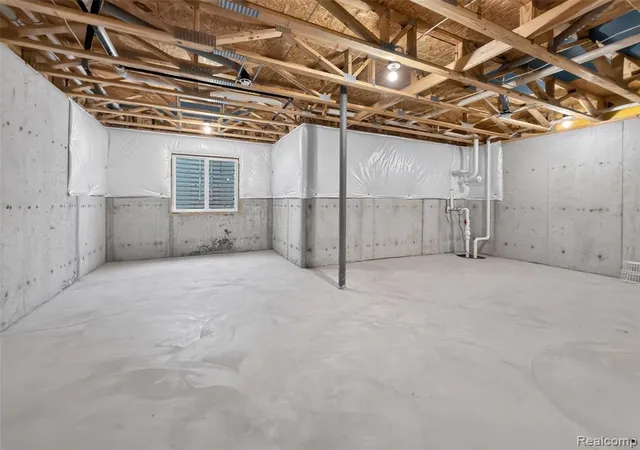 Listing Photo 2 - Condo for sale in building located at 1673 Addison Cir, Walled Lake, MI 48390
