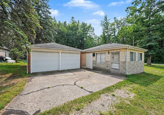 2nd image of 403 Apple Blossom Ave, Prudenville, MI 48651 | MLS# 50218307