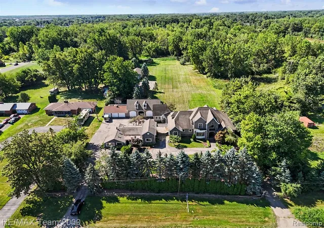 Photo 2 of Single family home for sale at 22535 Pennsylvania Rd, Brownstown, MI 48193 8422 | MLS# 61023634 | Listing updated on 2026-08-23