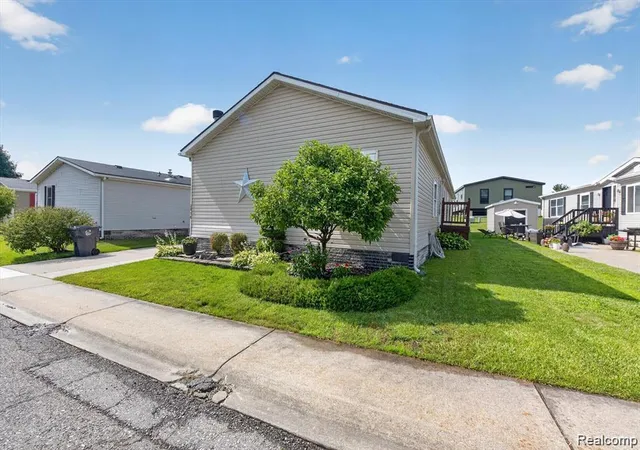 2nd image of 2858 Boulder Ridge Trl, Milford, MI 48380 | MLS# 61011438