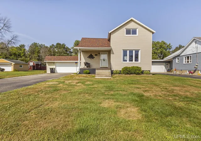 Photo 1 of Single family home for sale at 4301 10th St, Menominee, MI 49858 | MLS# 50219890 | Listing updated on 2026-09-22