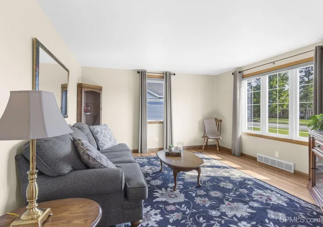 Photo 3 of Single family home for sale at 4301 10Th St, Menominee, MI 49858 | MLS# 50219890 | Listing updated on 2026-09-22