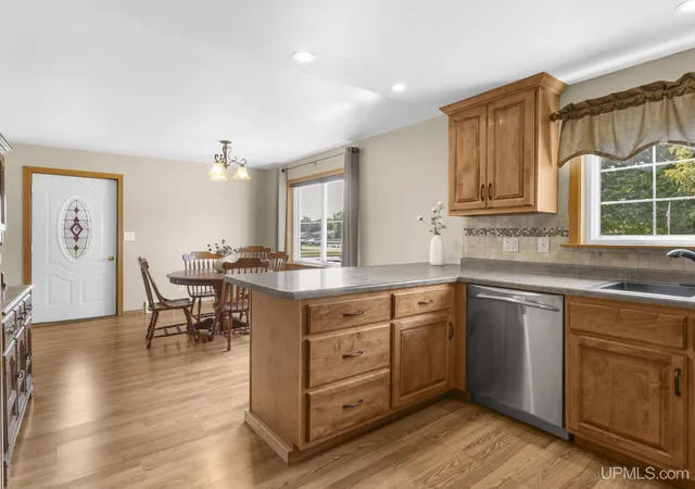 Photo 4 of Single family home for sale at 4301 10Th St, Menominee, MI 49858 | MLS# 50219890 | Listing updated on 2026-09-22