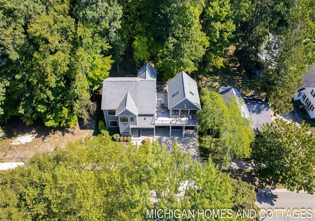2nd image of 702 Lake St, Saugatuck, MI 49453 | MLS# 70519595