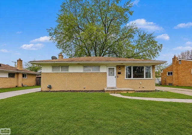 Homes for sale in Clinton Township, MI | 35515 Golden St, Clinton Township, MI 48035 | MLS# 50205981