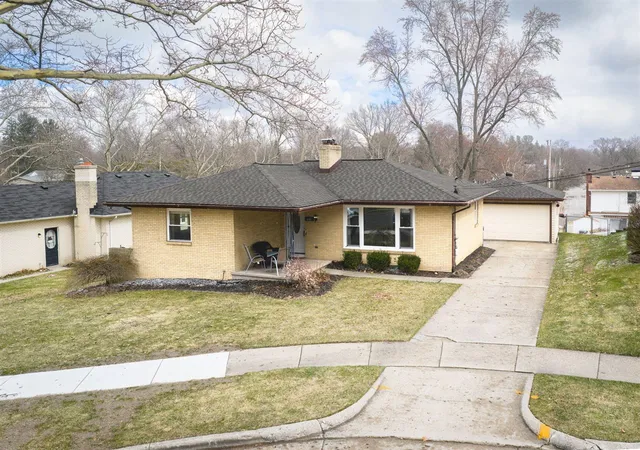 1st image of 767 Beaumont Dr, Grand Rapids, MI 49504 | MLS# 70520199