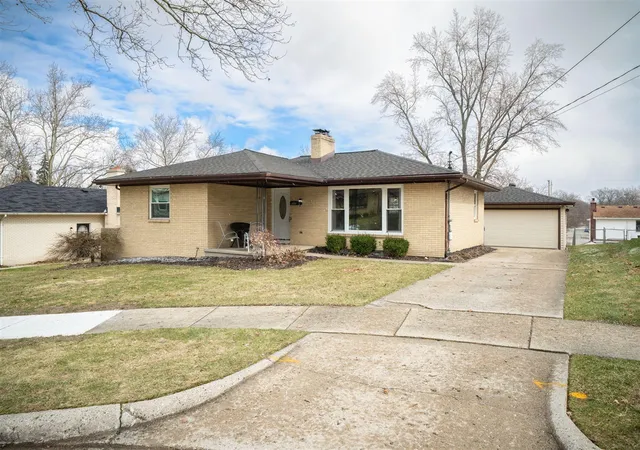 2nd image of 767 Beaumont Dr, Grand Rapids, MI 49504 | MLS# 70520199
