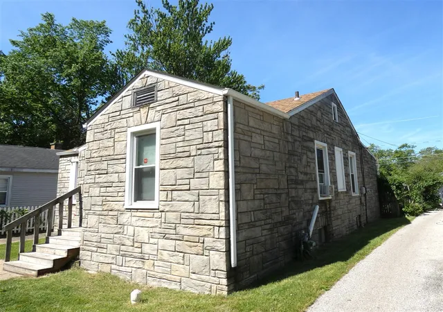 Photo 2 of Single family home for sale at 1236 Jennings Ave, Benton Harbor, MI 49022 | MLS# 70537529 | Listing updated on 2026-08-31
