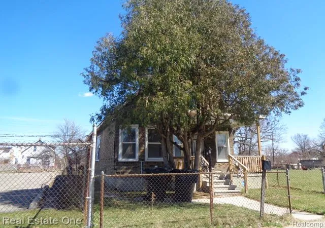 2nd image of 5468 Holcomb St, Detroit, MI 48213 3089 | MLS# 60979788