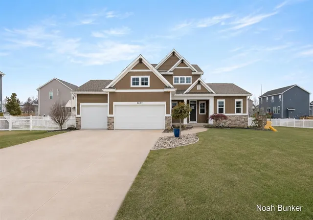 2nd image of 3857 Winsome Dr, Hudsonville, MI 49426 | MLS# 70538874
