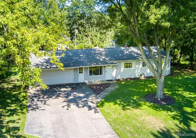 Photo 1 of Single family home for sale at 4600 Independence Dr, Clarkston, MI 48346 | MLS# 61025778 | Listing updated on 2026-09-12