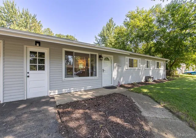 Photo 3 of Single family home for sale at 4600 Independence Dr, Clarkston, MI 48346 | MLS# 61025778 | Listing updated on 2026-09-12