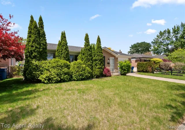 4th image of 29639 Malvina Dr, Warren, MI 48088 3765 | MLS# 60993985