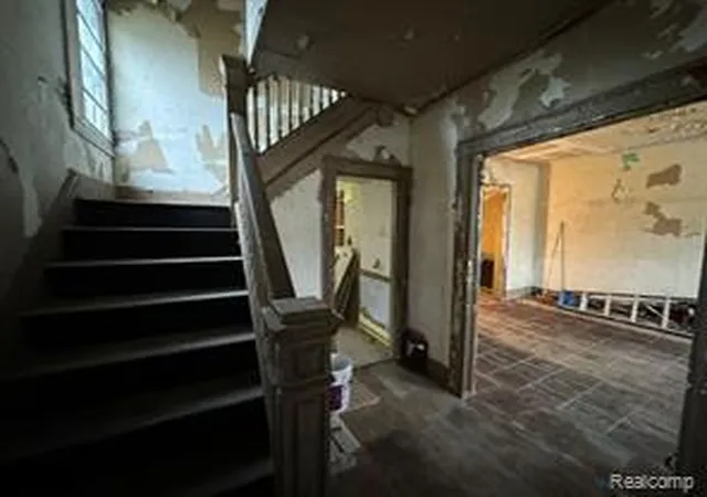 3rd image of 3417 Hurlbut St, Detroit, MI 48214 | MLS# 60987985