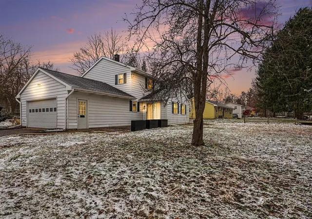 2nd image of 5632 Castleton Ln, Kalamazoo, MI 49009 | MLS# 70516148