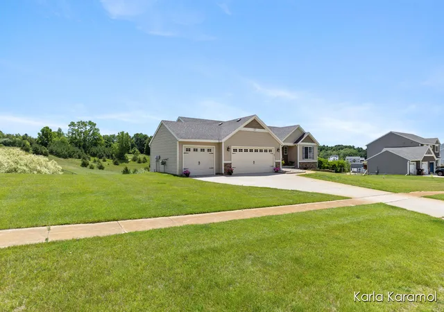 Homes for sale in Sparta, MI | 11782 Ridge Water Dr, Sparta, MI 49345 | MLS# 70541419