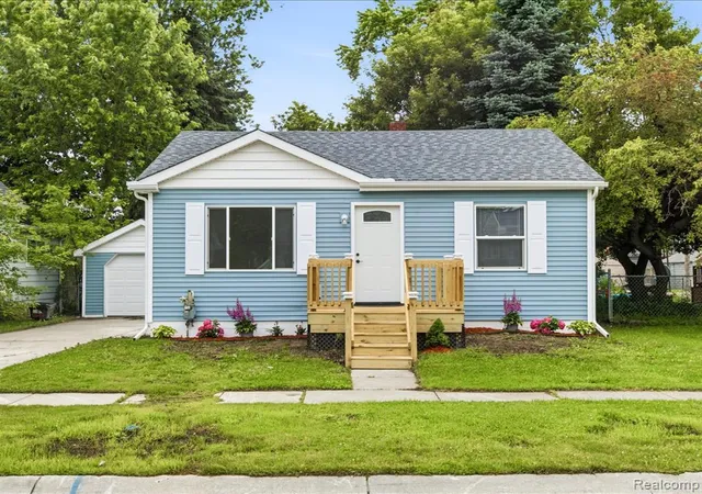 Homes for sale in Port Huron, MI | 1320 White St, Port Huron, MI 48060 | MLS# 61006384