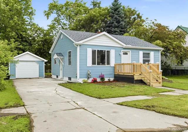 Homes for sale in Port Huron, MI | 1320 White St, Port Huron, MI 48060 | MLS# 61006384