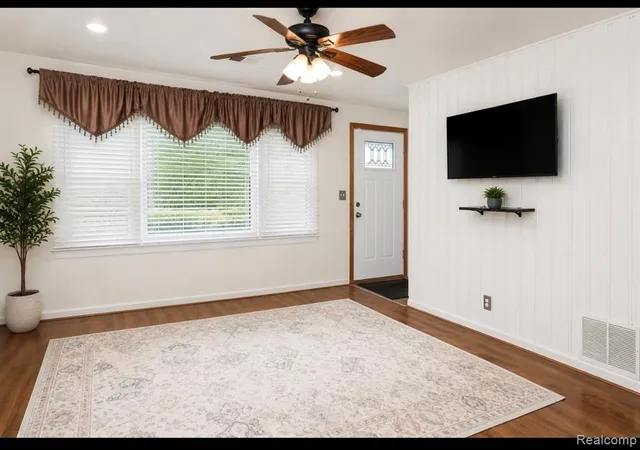 Homes for sale in Madison Heights, MI | 26536 Palmer Blvd, Madison Heights, MI 48071 | MLS# 60993008