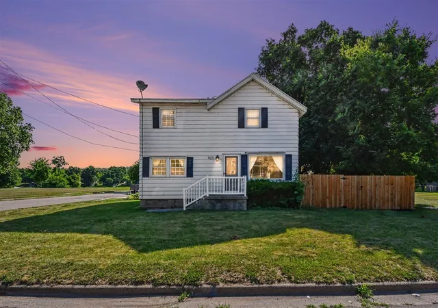 Homes for sale in Lowell, MI | 423 N Hudson St, Lowell, MI 49331 | MLS# 70544417