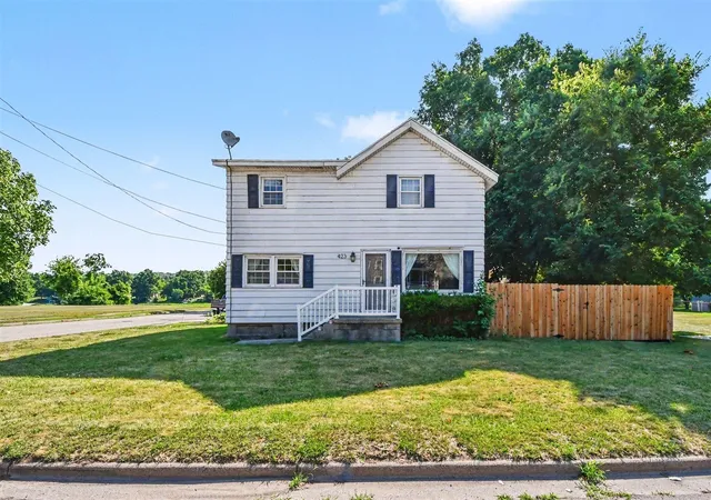 Homes for sale in Lowell, MI | 423 N Hudson St, Lowell, MI 49331 | MLS# 70544417