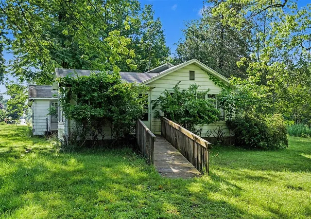 Homes for sale in Fennville, MI | 1401 71st St, Fennville, MI 49408 | MLS# 70540849