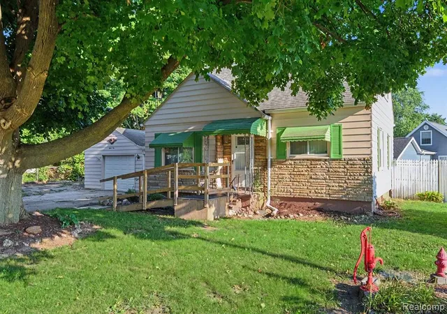 Photo 2 of Single family home for sale at 1210 Simca St, Flint, MI 48507 3341 | MLS# 61025522 | Listing updated on 2026-09-02