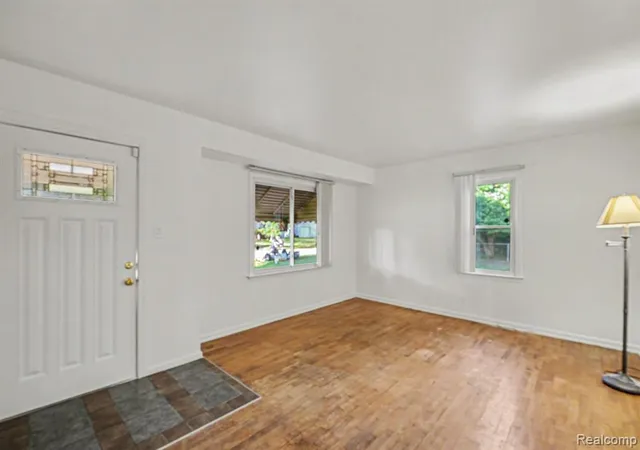 Photo 3 of Single family home for sale at 1210 Simca St, Flint, MI 48507 3341 | MLS# 61025522 | Listing updated on 2026-09-02